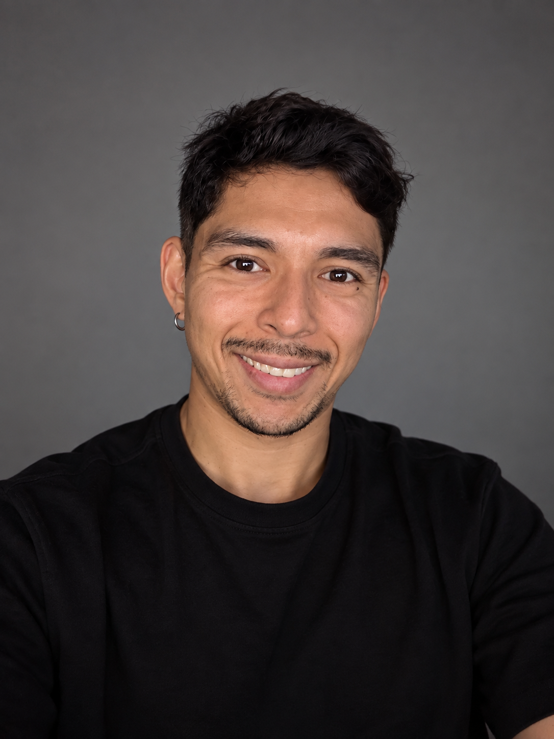 Rodrigo Giulio, conhecido como Ukamura, sorrindo.